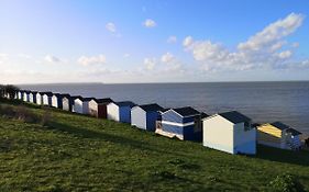 Whitstable Caravan - 5 Minutes Away From The Beach